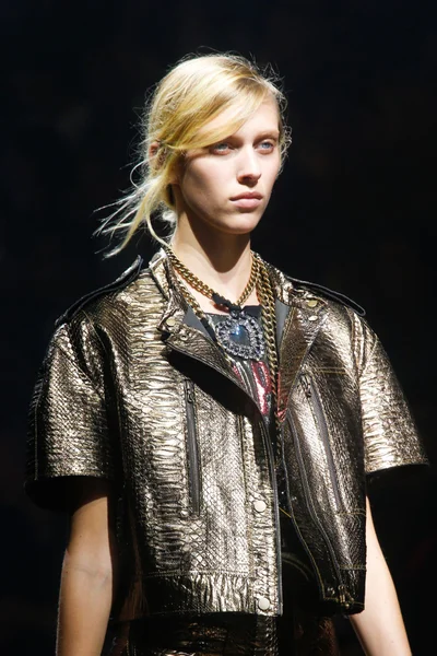 Look 44